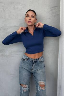 DİK YAKA YARIM FERMUARLI UZUN KOLLU CROP BLUZ